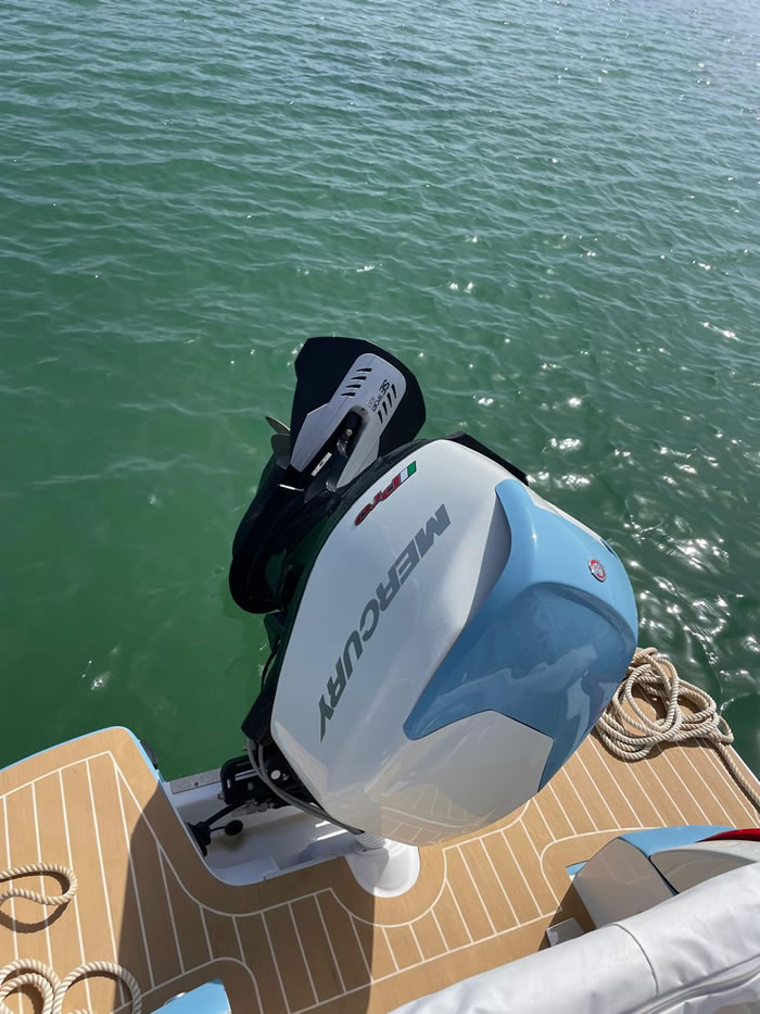 500 Offshore a noleggio senza patente nautica lungo la costa di San Vito Lo Capo